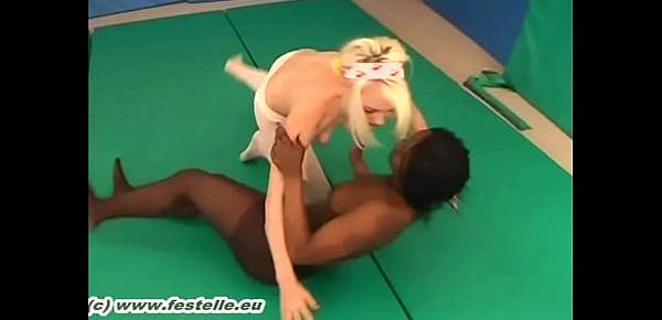 Pantyhose Catfight Ellie vs Tink 1